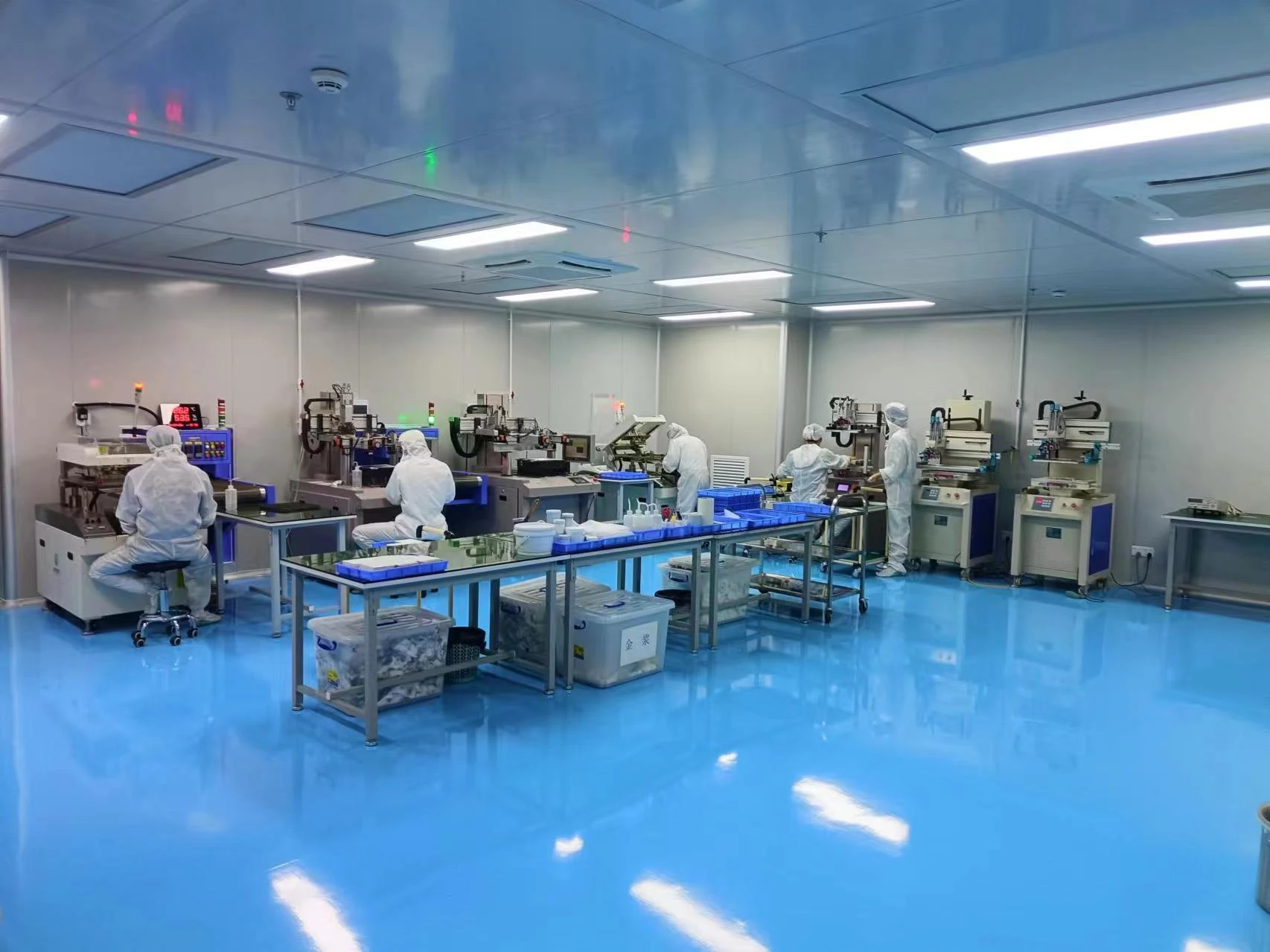Chipsimple 丝网印刷车间与洁净工装员工